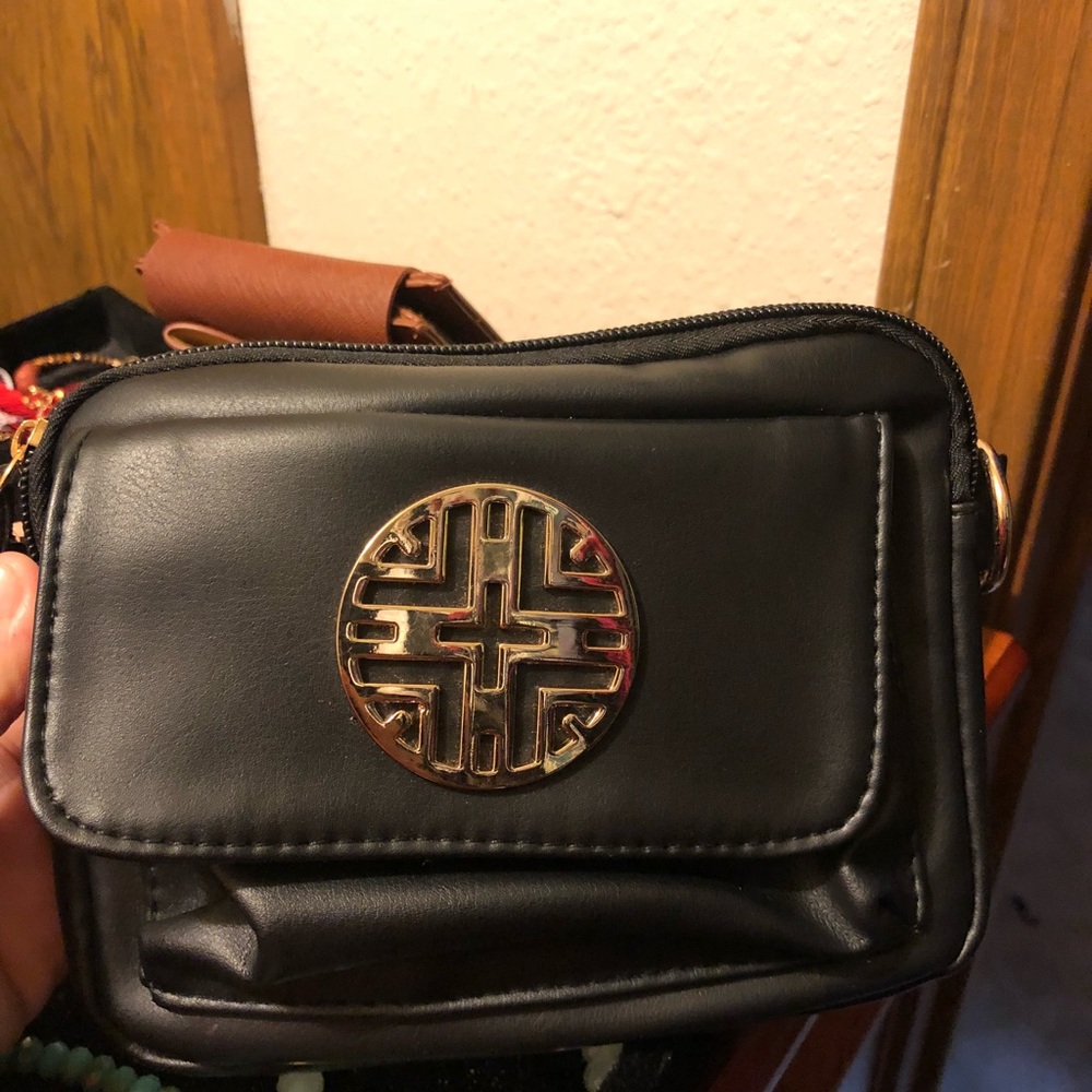 Hand bag with shoulder strap
